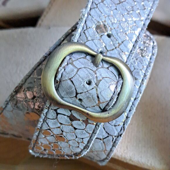 Dansko Sophie Women’s 39 / 9 Snakeskin Metallic Silver Wood Heel Sandals Shoes - Picture 9 of 12